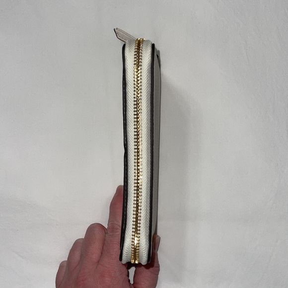 Tory Burch Harper Smartphone Wristlet - Picture 4 of 4